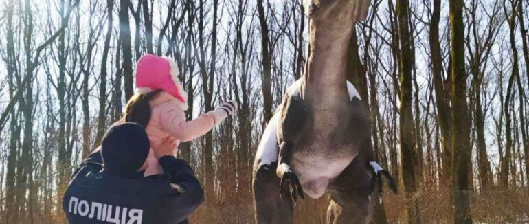 Поліція Закарпаття влаштувала приємний сюрприз для маленьких вихованців Берегівської школи-інтернату