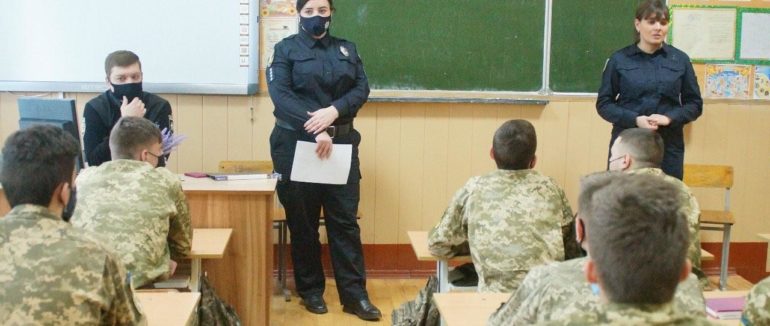 Працівники поліції продовжують співпрацювати з  молоддю: у Мукачево поліція закріпили співпрацю з воєнними ліцеїстами