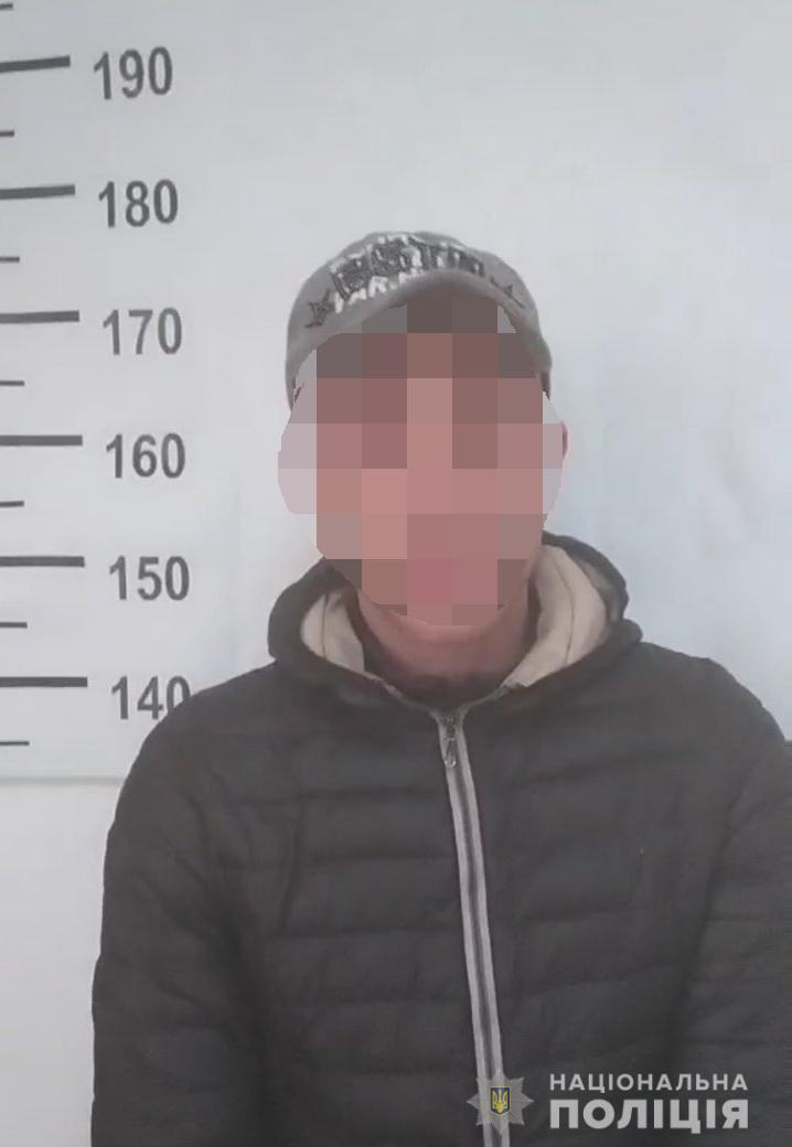 Під виглядом допомоги зловмисник обікрав пенсіонерку: поліція Закарпаття розкрила крадіжку