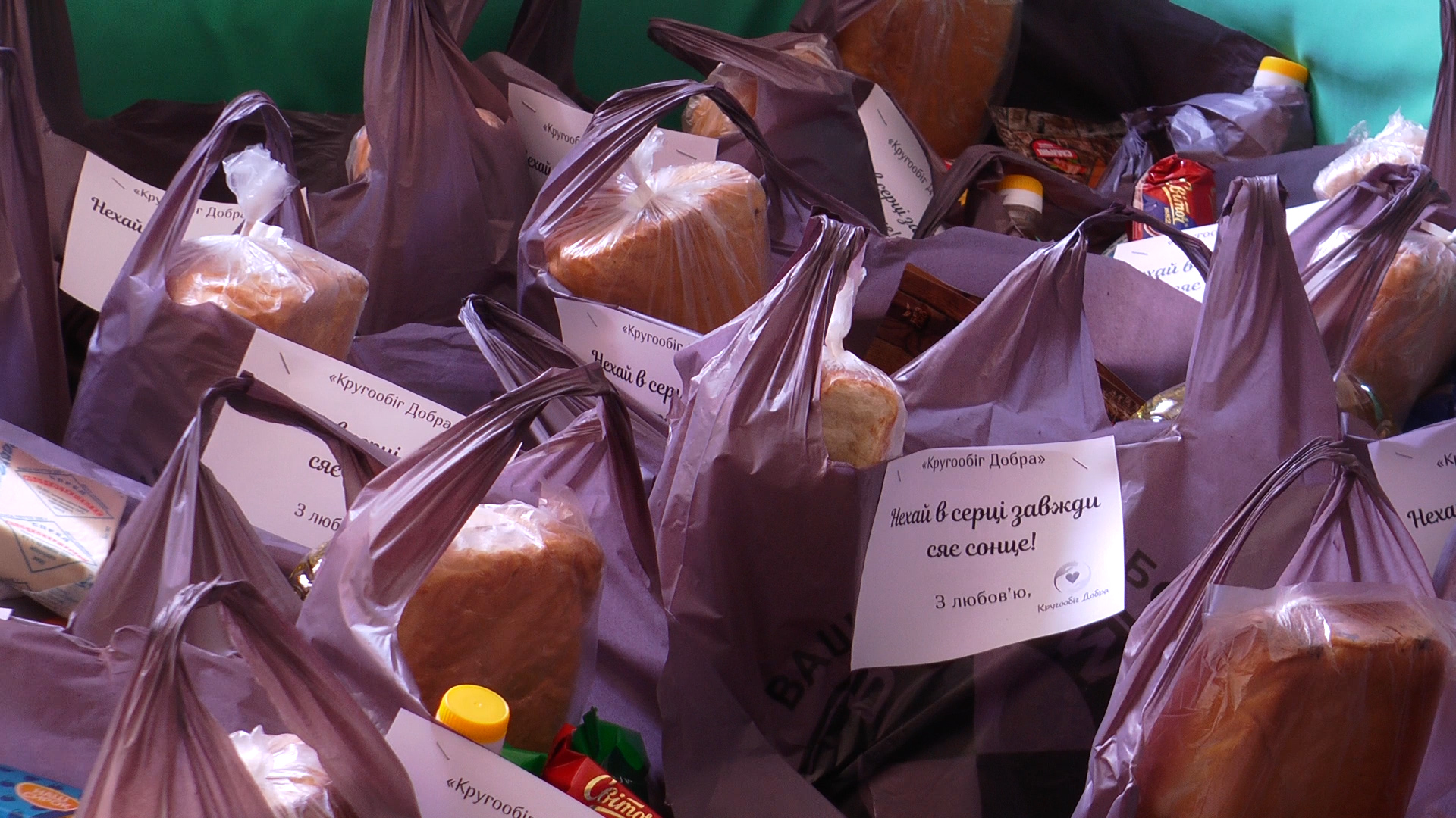 Кругообіг добра: волонтери Мукачева допомогли малозабезпеченим