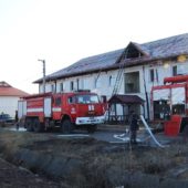 Дощенту згоріли два будинки: місцеві розповіли про ймовірні причини пожежі у Тереблі