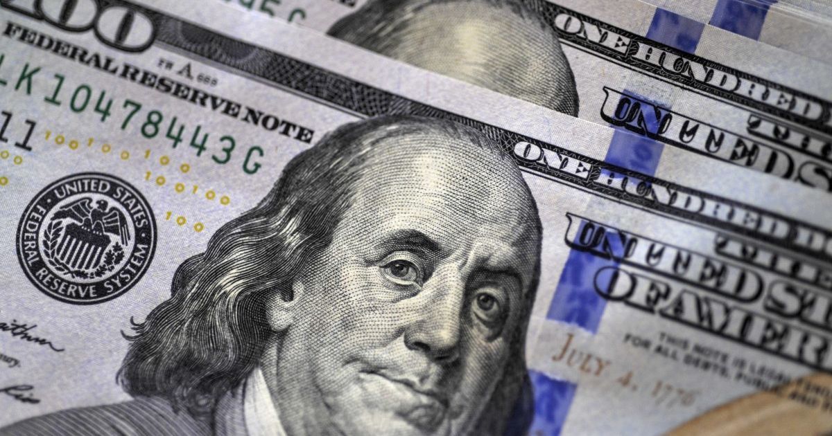 Курс валют на 15 березня: скільки коштують долар і євро