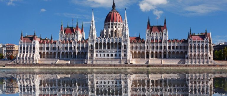 Угорщина послабить карантин після вакцинації 25% населення