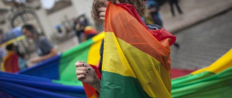 Польща хоче заборонити геям і лесбійкам всиновлювати дітей