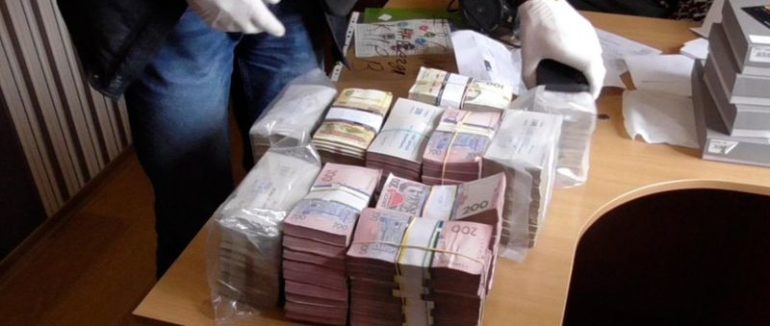 Діяльність фінансової піраміди на мільйони доларів: ошукані 55 тисяч українців