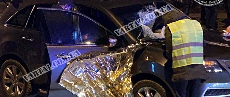 У Львові кришка люка влетіла в машину та вбила 10-річного хлопчика