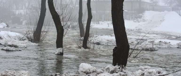 Синоптики попереджають про підвищення рівнів води в річках та паводки