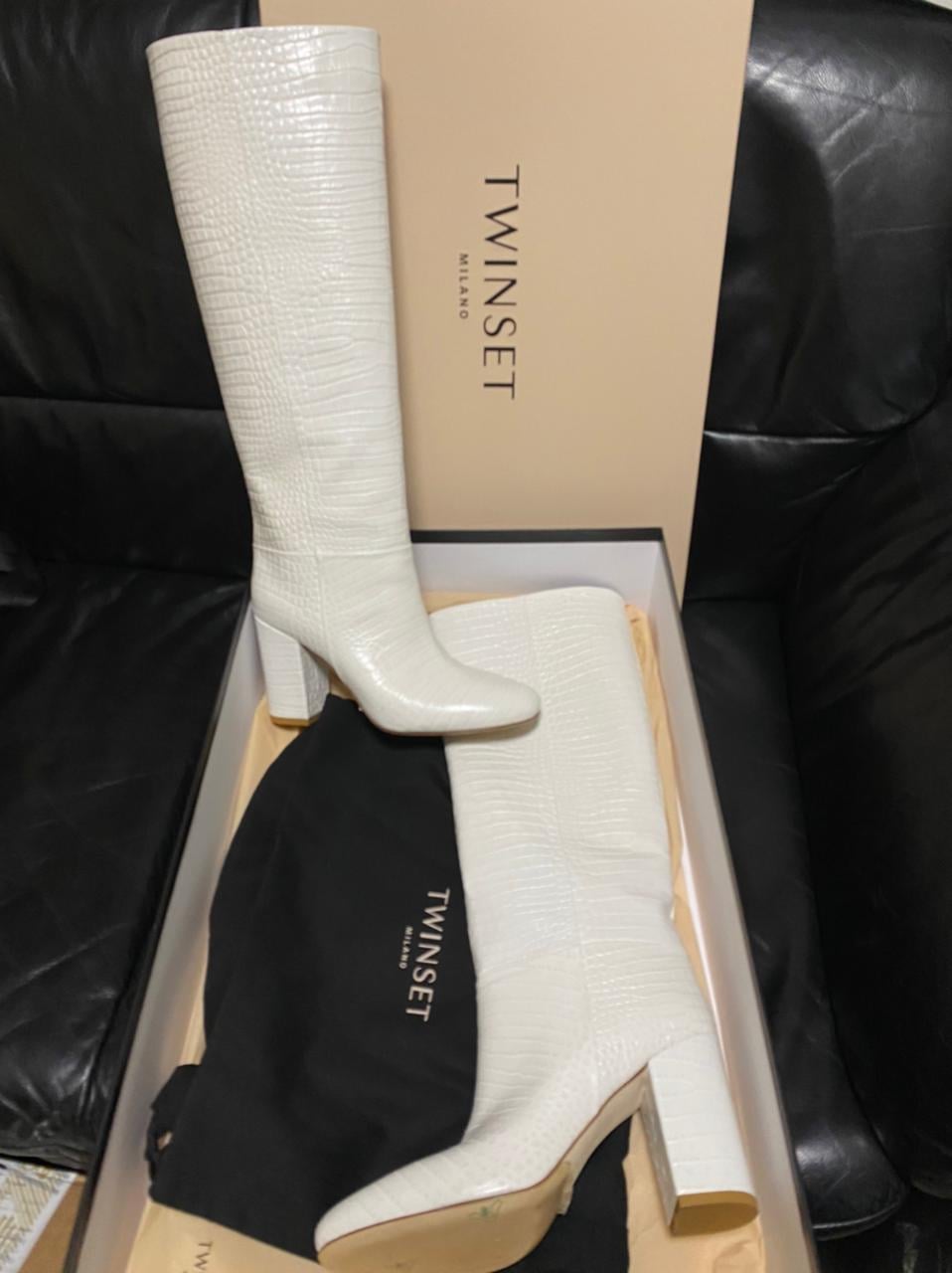 Закарпатська митниця зупинила ввезення елітних речей