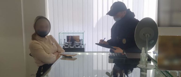 Початок чергового рейду: в Ужгороді вже закрили “неслухняні” магазини