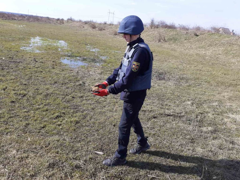 Закарпатські рятувальники у кількох районах області вилучили та знищили вибухівку