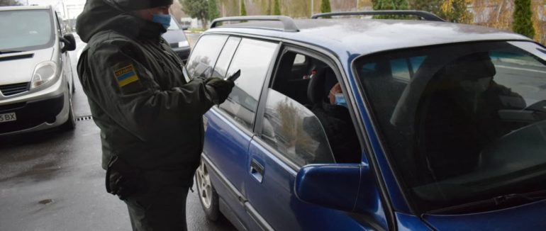 На Закарпатті чоловік виїжджав за кордон з фальшивими документами