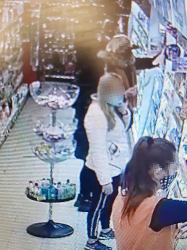 Косметична крадійка: 19-річна мукачівка викрала косметику з магазину