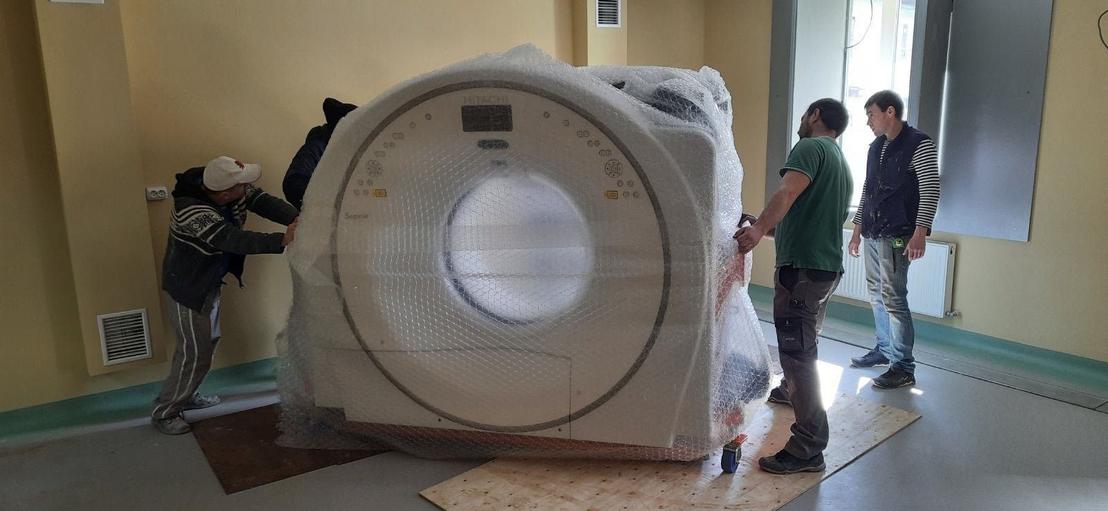 Рахівська районна лікарня отримала нове дороговартісне обладнання