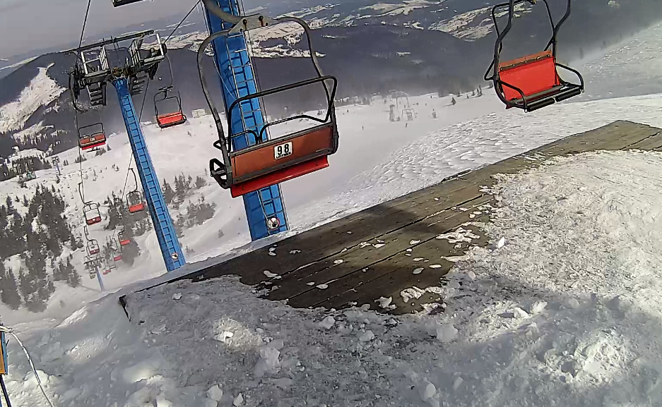 Штормовий вітер на Драгобраті змусив закрити високогірні витяги