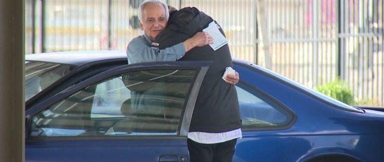 У США небайдужий студент назбирав 27 тисяч доларів для колишнього вчителя, який залишився без житла