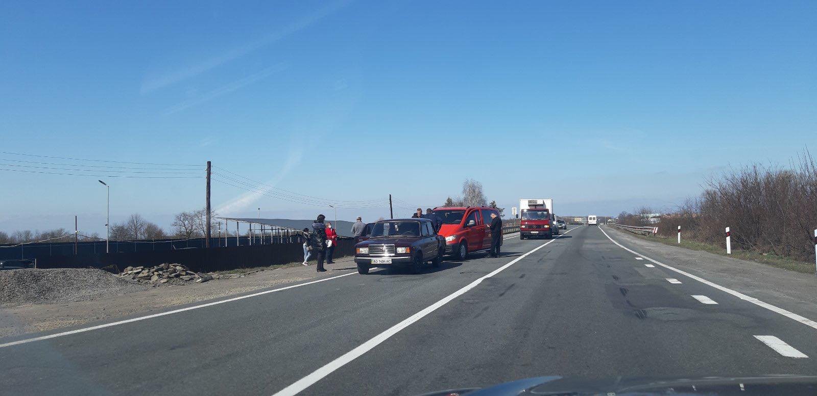 Автопригода на трасі "Київ-Чоп": зіткнулися дві автівки