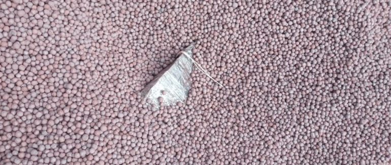 Контрабанда на кордоні Закарпаття: майже три тисячі пачок сигарет заховали в одному з вагонів поїзду