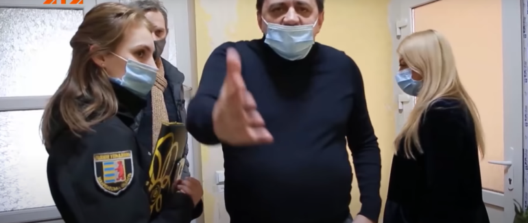 Законослухняна людина стала заручником: черговий скандал в Мукачеві