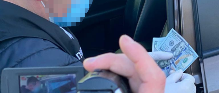 Хабар у 2000 доларів: на Закарпатті судитимуть працівника філії «Укрзалізниці»