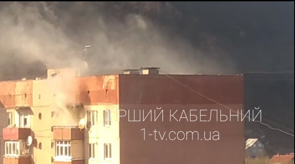 Пожежа у мукачівській багатоповерхівці: горить квартира на 9-му поверсі