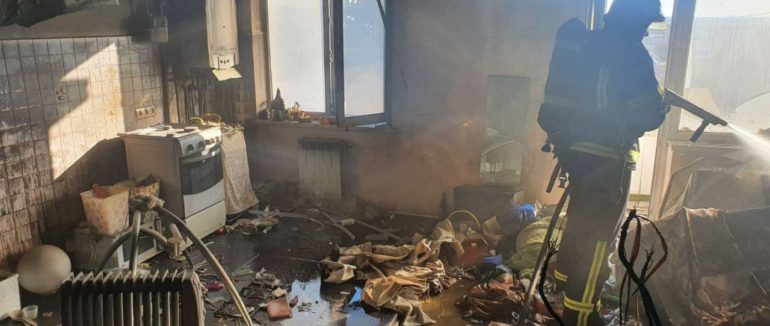 Офіційні подробиці вечірньої пожежі у Мукачеві: у мікрорайоні Росвигово горіла квартира