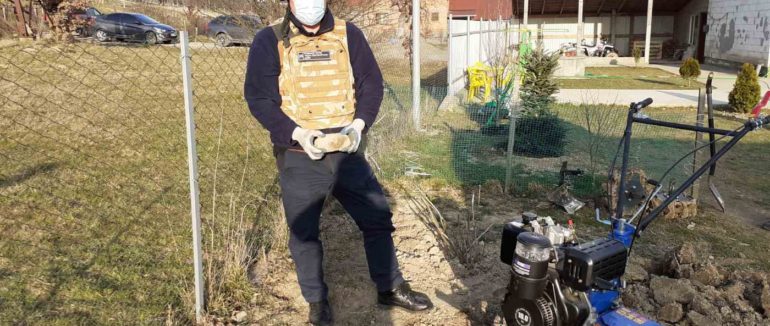 Закарпатець порався у себе на городі і знайшов боєприпас часів Другої світової війни