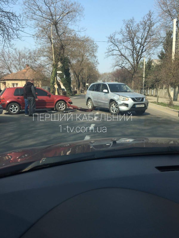 ДТП в Ужгороді: на Собранецькій вулиці зіткнулись дві іномарки