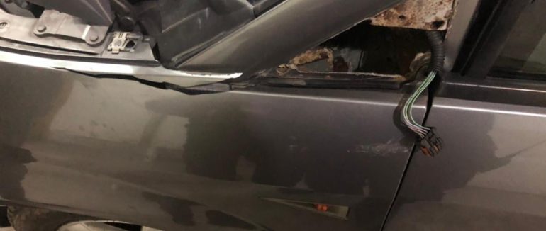 Придбала авто з контрабандою: на кордоні Закарпаття 26-річна дівчина не знала, що перевозить 240 пачок сигарет