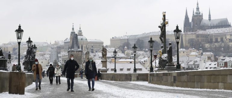 Чехія зобов’язала співробітників компаній здавати тести на коронавірус