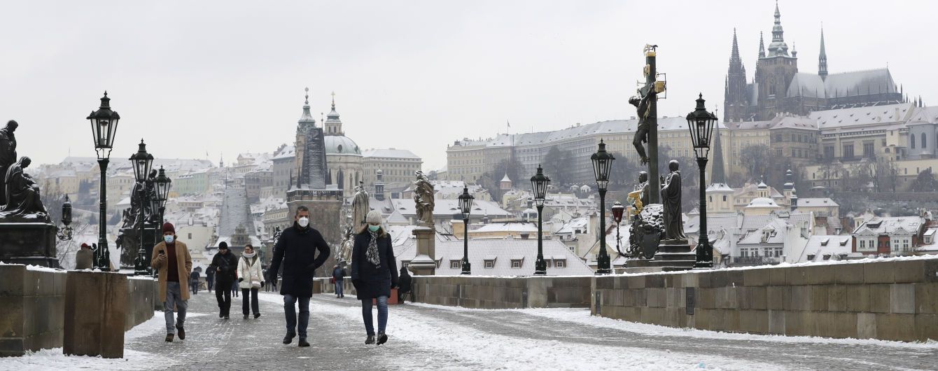 Чехія зобов`язала співробітників компаній здавати тести на коронавірус