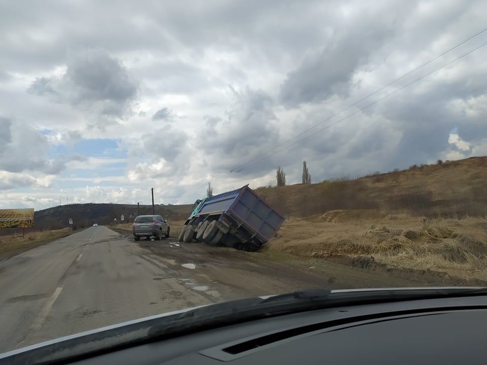 Закарпаття, Берегівщина, ДТП, аварія, вантажівка, кювет