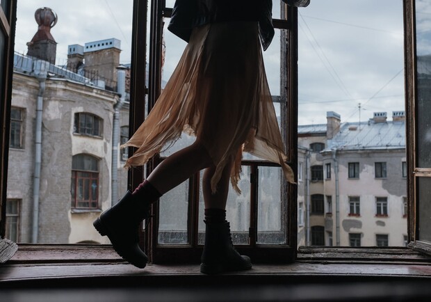 Трагічний випадок на Закарпатті: з вікна лікарні випала 52-річна жінка