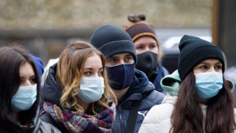 На Закарпатті заборонено ходити по парках та вулицях без масок з 22 березня