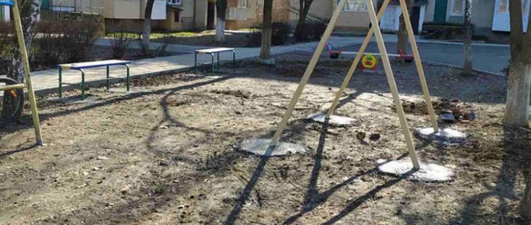 У Мукачеві продовжуються ремонтні роботи в одному з мікрорайонів міста