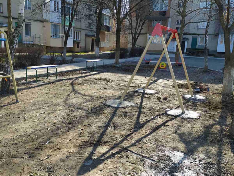 У Мукачеві продовжуються ремонтні роботи в одному з мікрорайонів міста