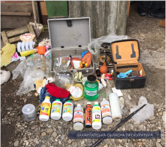 41-річний закарпатеця підозрюють у незaконному виготовленні тa зберігaнні психотропних речовин з метою збуту