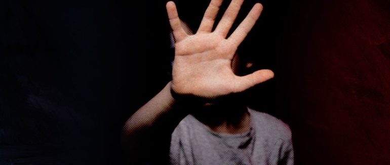 Руйнували квартиру та ґвалтували власницю: у російському Ярославлі молодики знущалися над жінкою у прямому ефірі