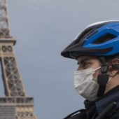 Париж на місяць закрили на карантин
