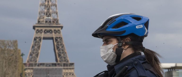 Париж на місяць закрили на карантин