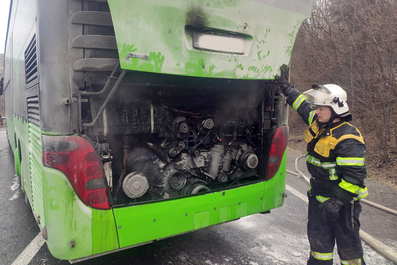 На Закарпатті загорівся пасажирський автобус: рятувальники ліквідували пожежу