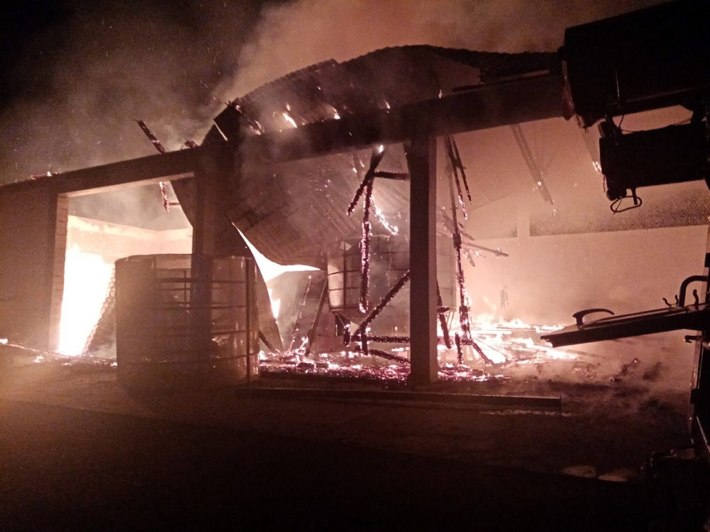 Масштабна пожежа на Берегівщині: горіла недобудована будівля на фермерському господарстві