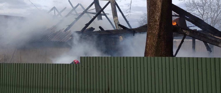 На Ужгородщині пожежники ліквідували пожежу в житловому будинку