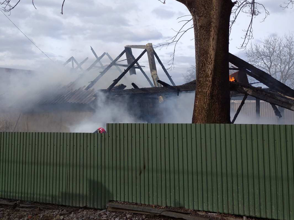 На Ужгородщині пожежники ліквідували пожежу в житловому будинку