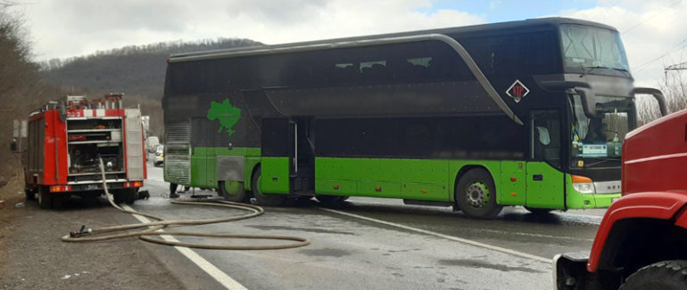 На Закарпатті загорівся пасажирський автобус: рятувальники ліквідували пожежу