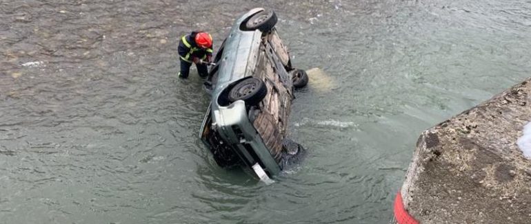 Трагічне 8-ме березня для пасажирки: поблизу Стрийського району п’яний водій вилетів на авто в річку