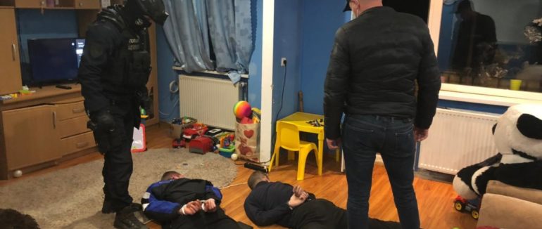 Берегівський наркопритон: поліція викрила діяльність молодої закарпатки та її чоловіка-дилера