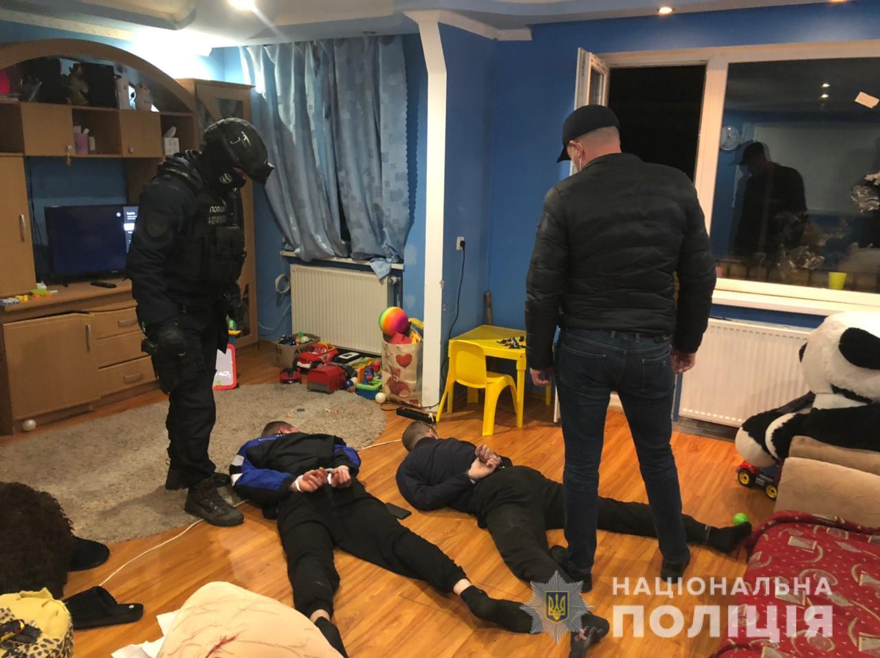 Берегівський наркопритон: поліція викрила діяльність молодої закарпатки та її чоловіка-дилера