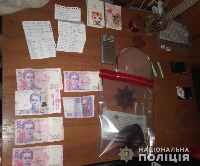 Берегівський наркопритон: поліція викрила діяльність молодої закарпатки та її чоловіка-дилера