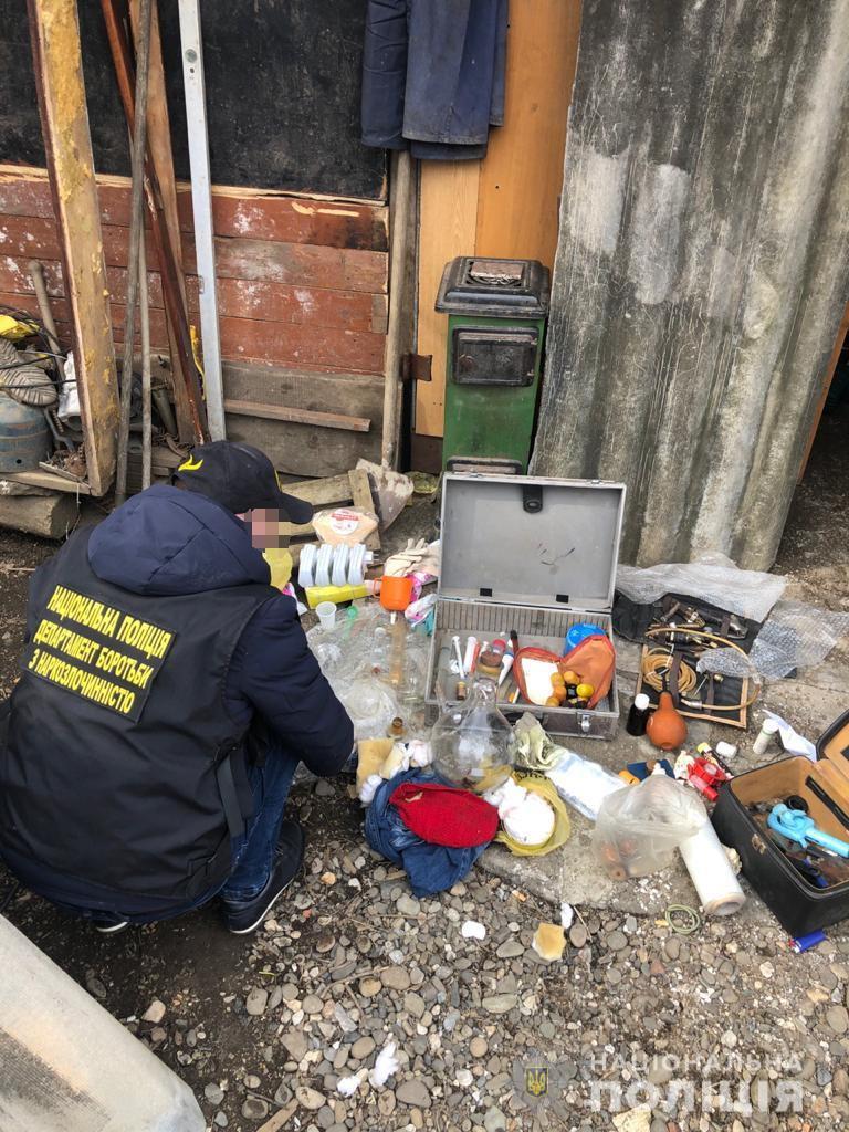 Поліція Закарпаття викрила домашню нарколабораторію