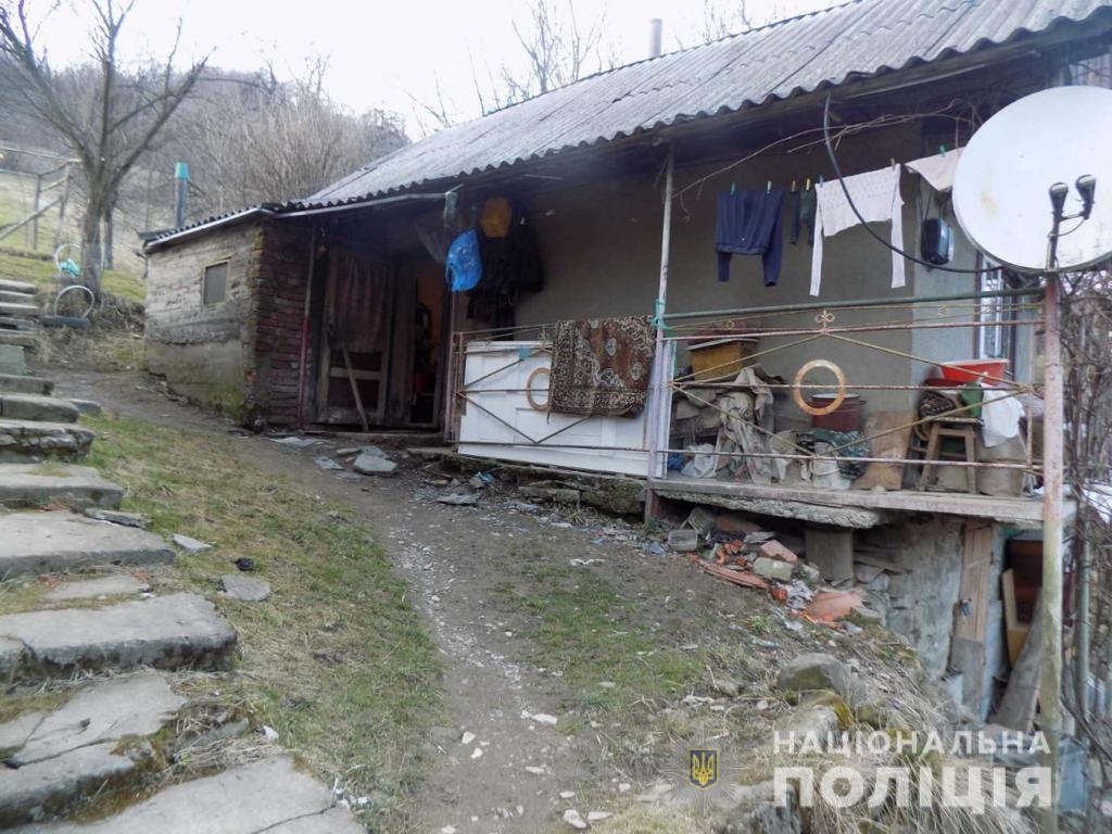 53-річна закарпатка зарізала співмешканця: після скоєного жінка намагалася втекти